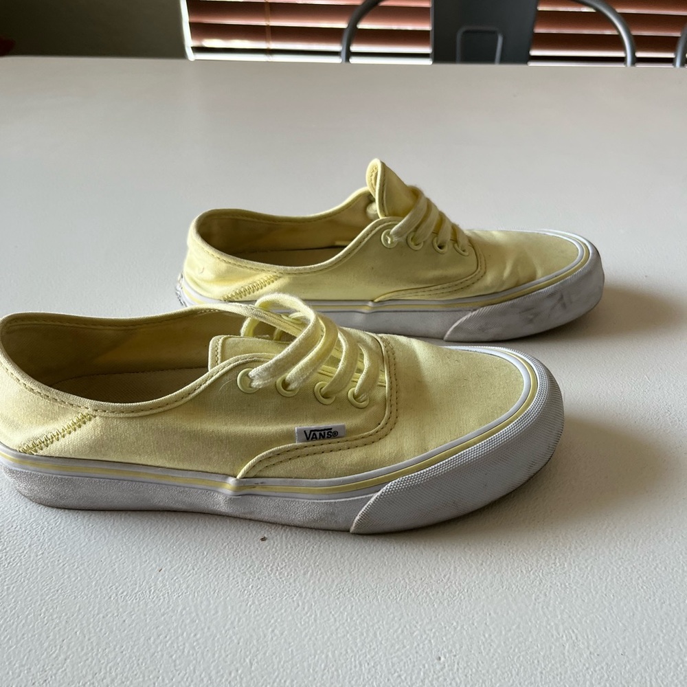 Vans - Picture 2 of 6